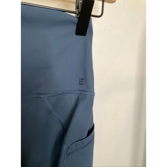 Everlane The Perform Leggings with Pockets - Picture 8 of 8